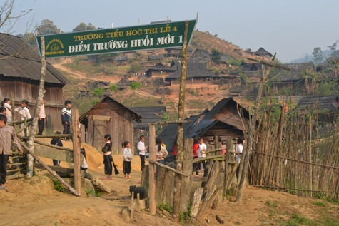Điểm lẻ bản Huồi Mới 1, Trường tiểu học Tri Lễ 4 còn xập xệ, khó khăn (ảnh Xuân Hòa) Điểm lẻ bản Huồi Mới 1, Trường tiểu học Tri Lễ 4 còn xập xệ, khó khăn (ảnh Xuân Hòa)