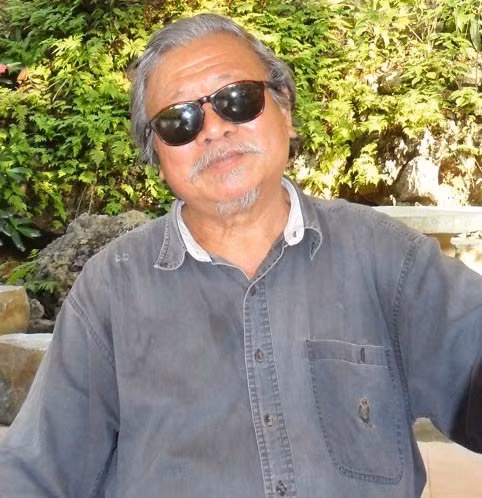 Ở Sơn Lâm, Lương Sơn, Hòa Bình, hầu như ai cũng biết đến biệt danh "Đức gấu". Ông là Nguyễn Công Đức, người Hà Nội chính gốc nhưng đã chuyển lên đây sống từ nhiều năm nay. Ông Đức nổi tiếng không chỉ vì nuôi gấu mà còn tự mình xây dựng một trang trại, trong đó có khu lăng mộ chờ ướp xác mình.