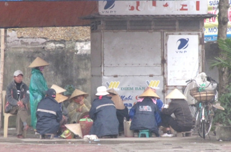 Thiếu việc làm thêm trong thời gian nông nhàn là một phần nguyên nhân đẩy các lao động tại vùng nông thôn Nghệ An đi xuất khẩu lao động "chui" sang Trung Quốc (ảnh HL) Thiếu việc làm thêm trong thời gian nông nhàn là một phần nguyên nhân đẩy các lao động tại vùng nông thôn Nghệ An đi xuất khẩu lao động "chui" sang Trung Quốc (ảnh HL)