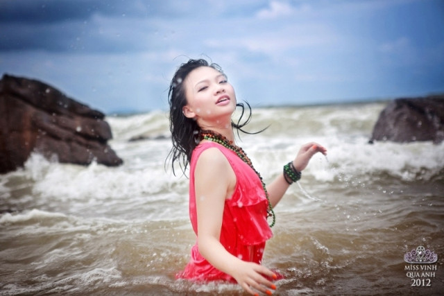 Thí sinh Nguyễn Khánh Linh. >>Những gương mặt sáng giá nhất Imiss Thăng Long 2012 >>Những nữ sinh diện áo dài đẹp hơn cả Hoa hậu Mai Phương Thúy (P19) >>Ngẩn ngơ vì nhan sắc của hotgirl Kiều My >>Hotgirl Cao đẳng Công nghiệp TPHCM đẹp tựa thiên thần