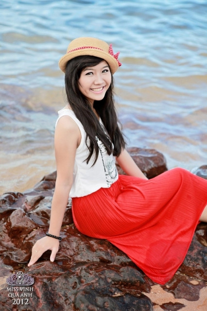 Thí sinh Trần Tú Anh. >>Những gương mặt sáng giá nhất Imiss Thăng Long 2012 >>Những nữ sinh diện áo dài đẹp hơn cả Hoa hậu Mai Phương Thúy (P19) >>Ngẩn ngơ vì nhan sắc của hotgirl Kiều My >>Hotgirl Cao đẳng Công nghiệp TPHCM đẹp tựa thiên thần