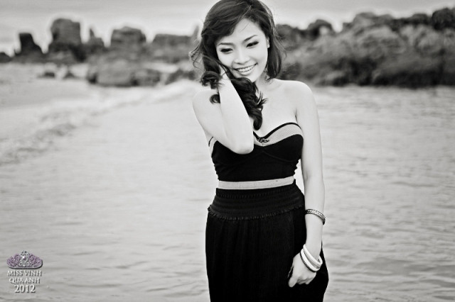 Thí sinh Phạm Khánh Huyền. >>Những gương mặt sáng giá nhất Imiss Thăng Long 2012 >>Những nữ sinh diện áo dài đẹp hơn cả Hoa hậu Mai Phương Thúy (P19) >>Ngẩn ngơ vì nhan sắc của hotgirl Kiều My >>Hotgirl Cao đẳng Công nghiệp TPHCM đẹp tựa thiên thần