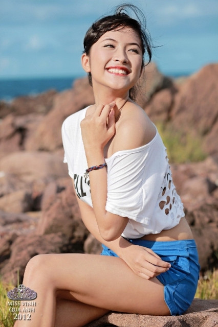 Thí sinh Trần Hà Uyên. >>Những gương mặt sáng giá nhất Imiss Thăng Long 2012 >>Những nữ sinh diện áo dài đẹp hơn cả Hoa hậu Mai Phương Thúy (P19) >>Ngẩn ngơ vì nhan sắc của hotgirl Kiều My >>Hotgirl Cao đẳng Công nghiệp TPHCM đẹp tựa thiên thần