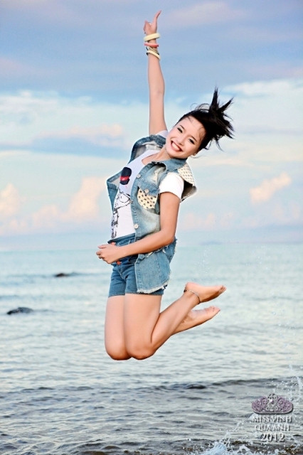 Thí sinh Nguyễn Phương Hồng. >>Những gương mặt sáng giá nhất Imiss Thăng Long 2012 >>Những nữ sinh diện áo dài đẹp hơn cả Hoa hậu Mai Phương Thúy (P19) >>Ngẩn ngơ vì nhan sắc của hotgirl Kiều My >>Hotgirl Cao đẳng Công nghiệp TPHCM đẹp tựa thiên thần