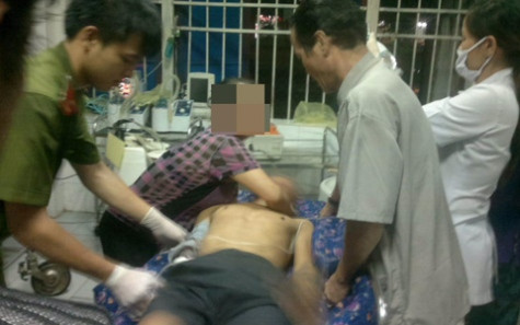 Đối tượng Quân đang được cấp cứu tại Bệnh viện Đa khoa Hà Tĩnh