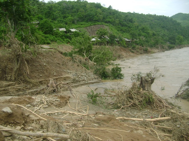 Hầu hết các tuyến đường trên chỉ có đi bộ hoặc đi xe máy nhưng phải tăng bo nhiều đoạn mới có thể đi được. Nếu mưa tiếp tục diễn ra nguy cơ sạt lở ngày càng nghiêm trọng. Hầu hết các tuyến đường trên chỉ có đi bộ hoặc đi xe máy nhưng phải tăng bo nhiều đoạn mới có thể đi được. Nếu mưa tiếp tục diễn ra nguy cơ sạt lở ngày càng nghiêm trọng.