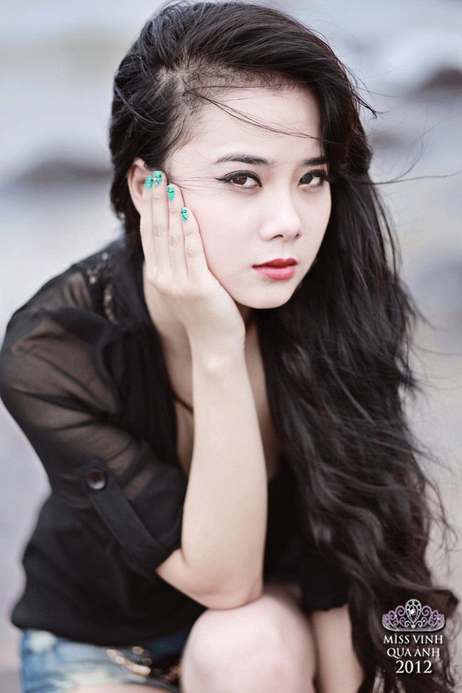 Lê Bảo Ngọc SN 1993, một trong những thí sinh gây ấn tượng mạnh nhờ gương mặt khả ái. >>Những gương mặt sáng giá nhất Imiss Thăng Long 2012 >>Những nữ sinh diện áo dài đẹp hơn cả Hoa hậu Mai Phương Thúy (P19) >>Ngẩn ngơ vì nhan sắc của hotgirl Kiều My >>Hotgirl Cao đẳng Công nghiệp TPHCM đẹp tựa thiên thần