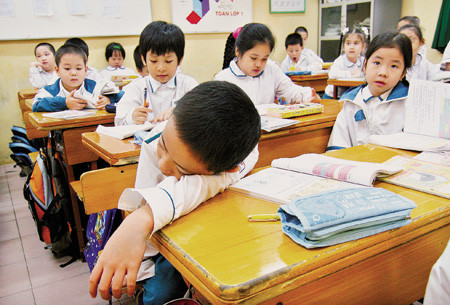 Trẻ mệt mỏi vì lịch học chạy sô (Ảnh: kienthucgiadinh) Trẻ mệt mỏi vì lịch học chạy sô (Ảnh: kienthucgiadinh)