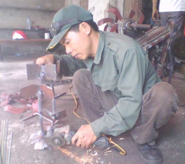 Gặp “kỳ nhân” sáng chế máy nông nghiệp đa năng 8 trong 1 ảnh 3 Gặp “kỳ nhân” sáng chế máy nông nghiệp đa năng 8 trong 1 ảnh 3