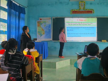 Buổi học có sử dụng máy chiếu (Ảnh: Nguyễn Trang) Buổi học có sử dụng máy chiếu (Ảnh: Nguyễn Trang)