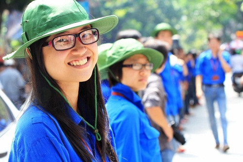 Những ngày thi thời tiết rất xấu, mưa nhiều và nắng lớn, nhưng không làm nảng lòng các bạn sinh viên tình nguyện. ĐÁP ÁN MÔN VĂN KHỐI C, D HỆ CAO ĐẲNG 2012 - ĐÁP ÁN MÔN SINH KHỐI B HỆ CAO ĐẲNG 2012 - ĐÁP ÁN MÔN VẬT LÝ KHỐI A, A1 HỆ CAO ĐẲNG 2012 Những ngày thi thời tiết rất xấu, mưa nhiều và nắng lớn, nhưng không làm nảng lòng các bạn sinh viên tình nguyện. ĐÁP ÁN MÔN VĂN KHỐI C, D HỆ CAO ĐẲNG 2012 - ĐÁP ÁN MÔN SINH KHỐI B HỆ CAO ĐẲNG 2012 - ĐÁP ÁN MÔN VẬT LÝ KHỐI A, A1 HỆ CAO ĐẲNG 2012