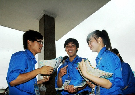 Mỗi tốp sinh viên tự cùng nhau học thuộc cung đường, khu vực thi để khi có người nhà và thí sinh xuống Hà Nội dự thi sẽ chỉ đường được thuận tiện nhất, nhanh nhất. ĐÁP ÁN MÔN VĂN KHỐI C, D HỆ CAO ĐẲNG 2012 - ĐÁP ÁN MÔN SINH KHỐI B HỆ CAO ĐẲNG 2012 - ĐÁP ÁN MÔN VẬT LÝ KHỐI A, A1 HỆ CAO ĐẲNG 2012 Mỗi tốp sinh viên tự cùng nhau học thuộc cung đường, khu vực thi để khi có người nhà và thí sinh xuống Hà Nội dự thi sẽ chỉ đường được thuận tiện nhất, nhanh nhất. ĐÁP ÁN MÔN VĂN KHỐI C, D HỆ CAO ĐẲNG 2012 - ĐÁP ÁN MÔN SINH KHỐI B HỆ CAO ĐẲNG 2012 - ĐÁP ÁN MÔN VẬT LÝ KHỐI A, A1 HỆ CAO ĐẲNG 2012