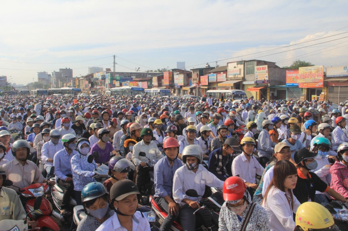 Nhiều phụ huynh cho hay, họ đã chuẩn bị kế hoạch đưa con đi thi từ 5h sáng, tránh giờ đi làm để không bị tắc đường Nhiều phụ huynh cho hay, họ đã chuẩn bị kế hoạch đưa con đi thi từ 5h sáng, tránh giờ đi làm để không bị tắc đường