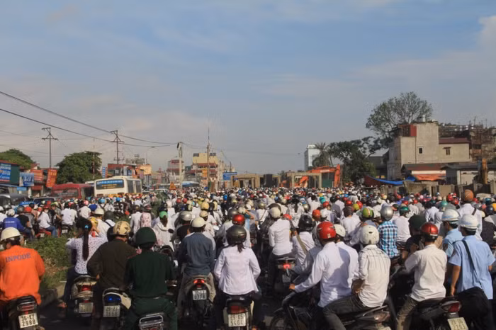 Nguyên nhân được xác định là do một số đoạn đường chưa làm xong xảy ra tình trạng "thắt cổ chai".