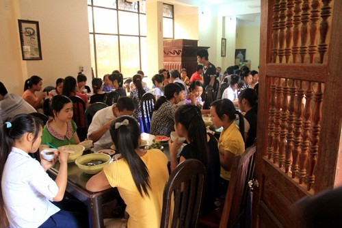 Đây cũng là lần đầu tiên nhiều sĩ tử được thưởng thức cơm chay. ĐÁP ÁN TIẾNG ANH KHỐI A1, D1 HỆ CAO ĐẲNG 2012 - ĐÁP ÁN MÔN VĂN KHỐI C, D HỆ CAO ĐẲNG 2012 - ĐÁP ÁN MÔN SINH KHỐI B HỆ CAO ĐẲNG 2012 - ĐÁP ÁN MÔN VẬT LÝ KHỐI A, A1 HỆ CAO ĐẲNG 2012 - ĐÁP ÁN MÔN LỊCH SỬ KHỐI C HỆ CAO ĐẲNG 2012 - ĐÁP ÁN MÔN LỊCH SỬ KHỐI C HỆ CAO ĐẲNG 2012 - ĐÁP ÁN MÔN ĐỊA LÍ HỆ CAO ĐẲNG 2012