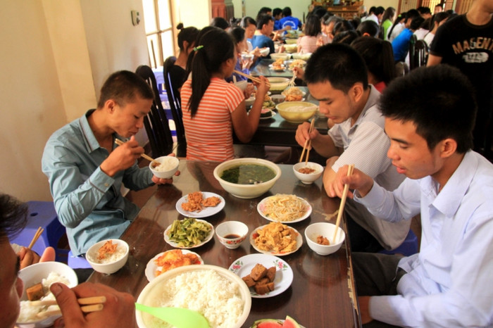 Ngoài 6 món ăn chính, những món tránh miệng bằng hoa quả sẽ cho đủ chất để các sĩ tử có đủ sức khỏe trong mấy ngày thi.. ĐÁP ÁN TIẾNG ANH KHỐI A1, D1 HỆ CAO ĐẲNG 2012 - ĐÁP ÁN MÔN VĂN KHỐI C, D HỆ CAO ĐẲNG 2012 - ĐÁP ÁN MÔN SINH KHỐI B HỆ CAO ĐẲNG 2012 - ĐÁP ÁN MÔN VẬT LÝ KHỐI A, A1 HỆ CAO ĐẲNG 2012 - ĐÁP ÁN MÔN LỊCH SỬ KHỐI C HỆ CAO ĐẲNG 2012 - ĐÁP ÁN MÔN LỊCH SỬ KHỐI C HỆ CAO ĐẲNG 2012 - ĐÁP ÁN MÔN ĐỊA LÍ HỆ CAO ĐẲNG 2012