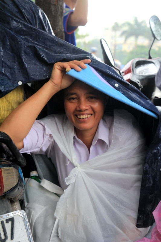 Hình ảnh người mẹ trong manh áo mưa rách nát thật xúc động... Xem đáp án môn Vật lí - Xem đáp án môn Toán - Xem đáp án môn Hóa - Xem đáp án môn Ngoại ngữ Khối A1 Hình ảnh người mẹ trong manh áo mưa rách nát thật xúc động... Xem đáp án môn Vật lí - Xem đáp án môn Toán - Xem đáp án môn Hóa - Xem đáp án môn Ngoại ngữ Khối A1