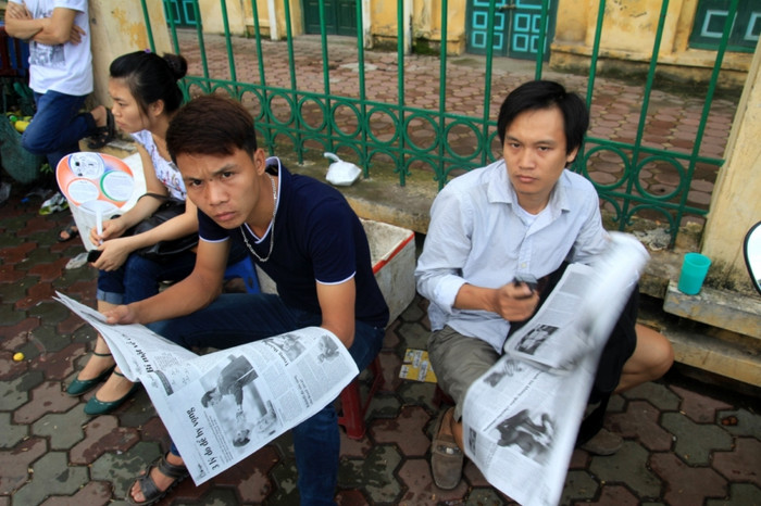 Chờ thí sinh đi thi bằng nhiều cách khác nhau. Xem đáp án môn Vật lí - Xem đáp án môn Toán - Xem đáp án môn Hóa - Xem đáp án môn Ngoại ngữ Khối A1 Chờ thí sinh đi thi bằng nhiều cách khác nhau. Xem đáp án môn Vật lí - Xem đáp án môn Toán - Xem đáp án môn Hóa - Xem đáp án môn Ngoại ngữ Khối A1