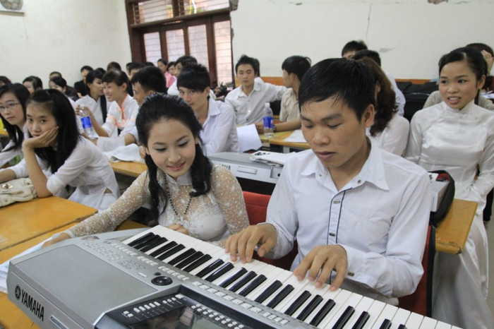 Đối với các thí sinh thi năng khiếu, tâm lý trước giờ thi là điều vô cùng quan trọng, nó có thể giúp thí sinh "thăng hoa". ĐÁP ÁN CHÍNH THỨC CỦA BỘ GIÁO DỤC: TOÀN BỘ ĐÁP ÁN ĐH KHỐI B 2012 - TOÀN BỘ ĐÁP ÁN ĐH KHỐI A 2012 - TOÀN BỘ ĐÁP ÁN ĐH TOÁN, VĂN KHỐI D 2012 - TOÀN BỘ ĐÁP ÁN ĐH KHỐI C 2012 - ĐÁP ÁN ĐH CÁC MÔN NGOẠI NGỮ KHỐI D 2012