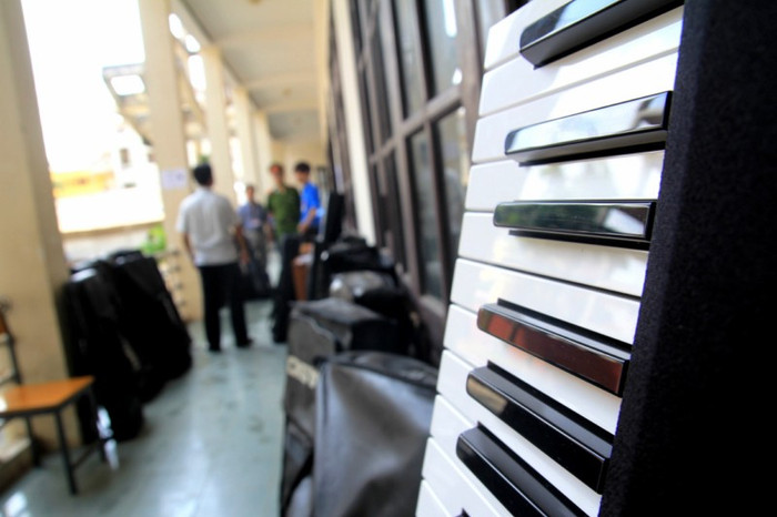 Từng phím dương cầm, gõ nhịp trong đêm/ Chiếc lá bàng rơi, cho đêm đông bớt lạnh/ Em về lối ấy...đợi ai.../ Từng phím dương cầm, thì thầm trong đêm. ĐÁP ÁN CHÍNH THỨC CỦA BỘ GIÁO DỤC: TOÀN BỘ ĐÁP ÁN ĐH KHỐI B 2012 - TOÀN BỘ ĐÁP ÁN ĐH KHỐI A 2012 - TOÀN BỘ ĐÁP ÁN ĐH TOÁN, VĂN KHỐI D 2012 - TOÀN BỘ ĐÁP ÁN ĐH KHỐI C 2012 - ĐÁP ÁN ĐH CÁC MÔN NGOẠI NGỮ KHỐI D 2012