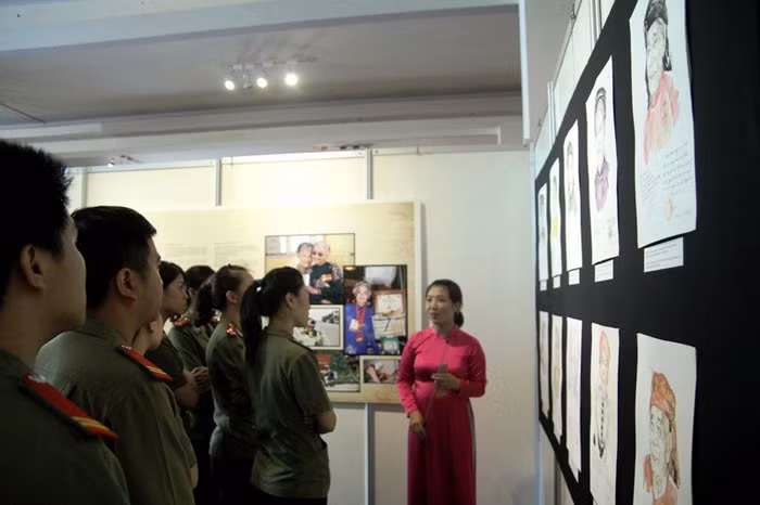 Triển lãm ký họa chân dung Mẹ Việt Nam anh hùng mang ý nghĩa uống nước nhớ nguồn sâu sắc.