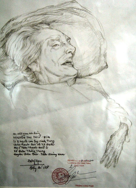 Đây là những giaay phút cuối đời của Mẹ Việt Nam anh hùng Nguyễn Thị Thứ được họa sỹ Đặng Ái Việt ghi lại bằng ký khi Mẹ Thứ đang nằm trên giường. Mẹ Thứ có 9 người con hy sinh trong chiến tranh bảo vệ Tổ Quốc. Mẹ ở thôn Thanh Quýt 2, xã Điện Thắng Trung, huyện Điện Bàn, tỉnh Quảng Nam. Đây là những giaay phút cuối đời của Mẹ Việt Nam anh hùng Nguyễn Thị Thứ được họa sỹ Đặng Ái Việt ghi lại bằng ký khi Mẹ Thứ đang nằm trên giường. Mẹ Thứ có 9 người con hy sinh trong chiến tranh bảo vệ Tổ Quốc. Mẹ ở thôn Thanh Quýt 2, xã Điện Thắng Trung, huyện Điện Bàn, tỉnh Quảng Nam.