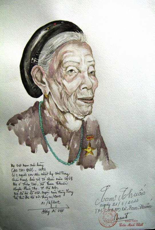 Ký chân dung Mẹ Việt Nam anh hùng Cao Thị Đức, sinh năm 1921 có một người con độc nhất hy sinh trong chiến tranh bảo vệ Tổ Quốc năm 1968. Mẹ ở thôn Táo, xã Tam Thuấn, huyện Phúc Thọ, TP Hà Nội. Ký chân dung Mẹ Việt Nam anh hùng Cao Thị Đức, sinh năm 1921 có một người con độc nhất hy sinh trong chiến tranh bảo vệ Tổ Quốc năm 1968. Mẹ ở thôn Táo, xã Tam Thuấn, huyện Phúc Thọ, TP Hà Nội.