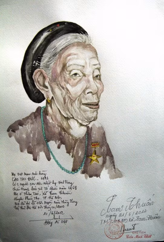 Ký chân dung Mẹ Việt Nam anh hùng Cao Thị Đức, sinh năm 1921 có một người con độc nhất hy sinh trong chiến tranh bảo vệ Tổ Quốc năm 1968. Mẹ ở thôn Táo, xã Tam Thuấn, huyện Phúc Thọ, TP Hà Nội.