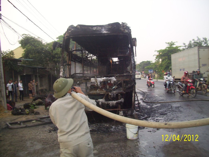 Lực lượng chức năng tham gia chữa cháy Lực lượng chức năng tham gia chữa cháy