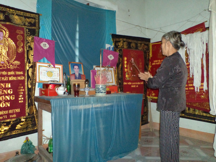 Chưa đầy một năm mà bà Tăng Thị Lan đã phải tiễn đưa cả chồng và em chồng đi vì căn bệnh ung thư và bây giờ bà cũng đang mang trong mình căn bệnh quái ác này Chưa đầy một năm mà bà Tăng Thị Lan đã phải tiễn đưa cả chồng và em chồng đi vì căn bệnh ung thư và bây giờ bà cũng đang mang trong mình căn bệnh quái ác này