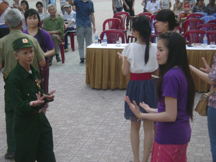 Buổi lễ còn có sự góp mặt của nhiều đồng chí đã từng là tình nguyên viên tham gia chiến đấu trên nước bạn Lào trong những năm kháng chiến