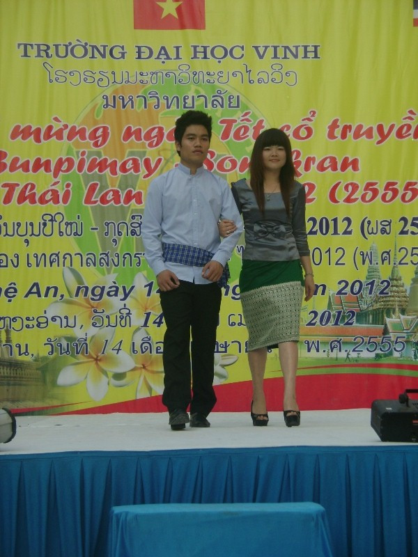 Trang phục trong ngày cưới truyền thống của người Lào