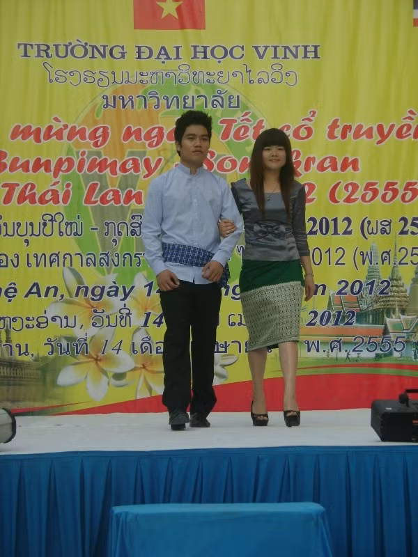 Trang phục trong ngày cưới truyền thống của người Lào