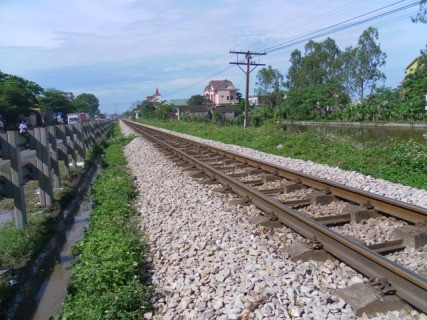 Trước đó không lâu cũng trên đường sắt Bắc - Nam đoạn chạy qua địa bàn xã Diễn Yên, huyện Diễn Châu cũng xảy ra một vụ tai nạn đường sắt làm hai quân nhân thiệt mạng Trước đó không lâu cũng trên đường sắt Bắc - Nam đoạn chạy qua địa bàn xã Diễn Yên, huyện Diễn Châu cũng xảy ra một vụ tai nạn đường sắt làm hai quân nhân thiệt mạng
