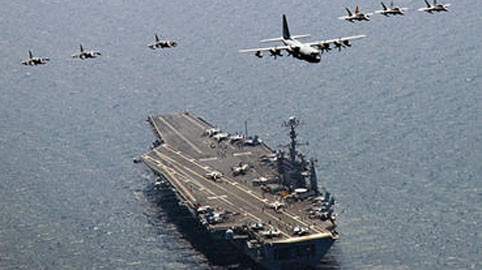 Quân đội Mỹ cam kết bảo vệ Hàn Quốc. Trong hình là cụm chiến đấu tàu sân bay USS George Washington của Hải quân Mỹ. Quân đội Mỹ cam kết bảo vệ Hàn Quốc. Trong hình là cụm chiến đấu tàu sân bay USS George Washington của Hải quân Mỹ.