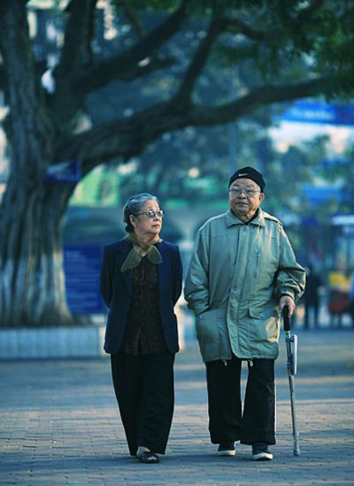 Phút lặng đó là khi cùng người bạn trăm năm dạo bước mỗi sáng. mỗi chiều