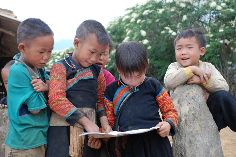 Tranh thủ ôn bài, ảnh chụp ở xã Tả Xùa, Bắc Yên, Sơn La.