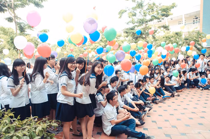 "Cô sẽ không buồn bởi chỉ khi các con thành công, các con bận rộn các con mới không về thăm trường thăm cô mà thôi".