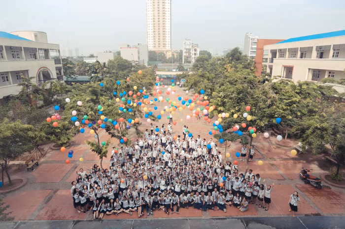 Khi các con thành công...đó chính là điều thày cô mong mỏi và là điều khiến thày cô hạnh phúc, khiến thương hiệu của chúng ta bền vững ...Những ngày cuối cùng của năm học 2014 - 2015. Sắp chia tay!