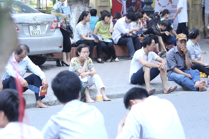 Nắng nóng cũng khiến nhiều người mệt mỏi. Nắng nóng cũng khiến nhiều người mệt mỏi.