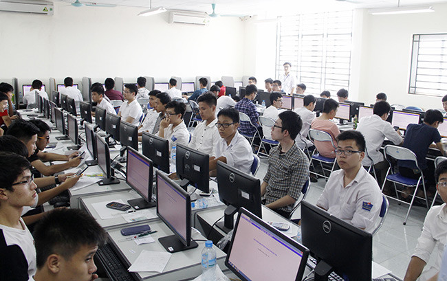 Thí sinh trước khi nhận đề thi. Thí sinh trước khi nhận đề thi.