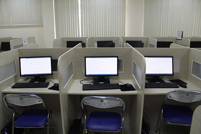 Các máy tính trang bị cho kỳ đánh giá năng lực được đầu tư mới hoàn toàn, đảm bảo để thí sinh làm bài không bị lỗi, bị treo máy. Các máy tính trang bị cho kỳ đánh giá năng lực được đầu tư mới hoàn toàn, đảm bảo để thí sinh làm bài không bị lỗi, bị treo máy.