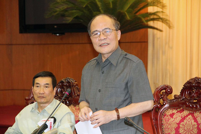 Chủ tịch Quốc hội Nguyễn Sinh Hùng nhắn nhủ, hãy là người có đủ tài, đủ đức để làm rạng danh chính mình, rạng danh đất nước. Đem tài, đức đó để phục vụ nhân dân, phục vụ xã hội. Khi nhiều người tài cùng kết lại thì nguyên khí càng thịnh. Chủ tịch Quốc hội Nguyễn Sinh Hùng nhắn nhủ, hãy là người có đủ tài, đủ đức để làm rạng danh chính mình, rạng danh đất nước. Đem tài, đức đó để phục vụ nhân dân, phục vụ xã hội. Khi nhiều người tài cùng kết lại thì nguyên khí càng thịnh.