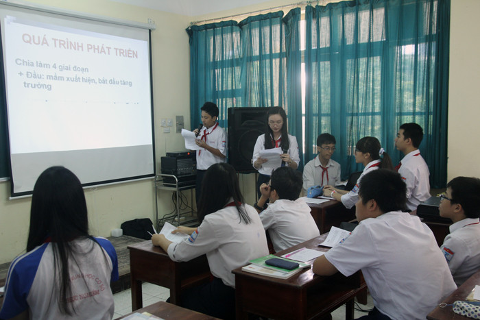 Một tiết học tích hợp Hóa -Sinh của học sinh lớp 9 Trường PTCS Thực Nghiệm Hà Nội. Ảnh Xuân Trung Một tiết học tích hợp Hóa -Sinh của học sinh lớp 9 Trường PTCS Thực Nghiệm Hà Nội. Ảnh Xuân Trung