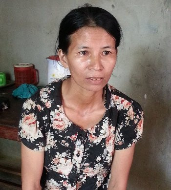 Gia đình chị Nguyễn Thị Thủy thuộc diện hộ nghèo của xóm 13, xã Thanh Hà nhưng cũng không được nhận phân hỗ trợ hộ nghèo vùng 135 Gia đình chị Nguyễn Thị Thủy thuộc diện hộ nghèo của xóm 13, xã Thanh Hà nhưng cũng không được nhận phân hỗ trợ hộ nghèo vùng 135