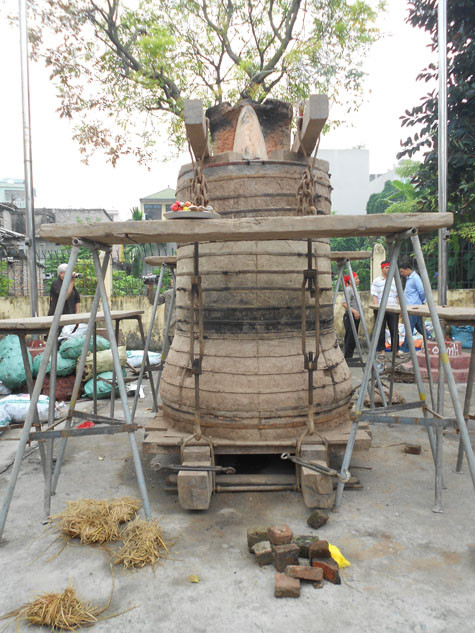 Khuôn dùng để đúc đại hồng chung.