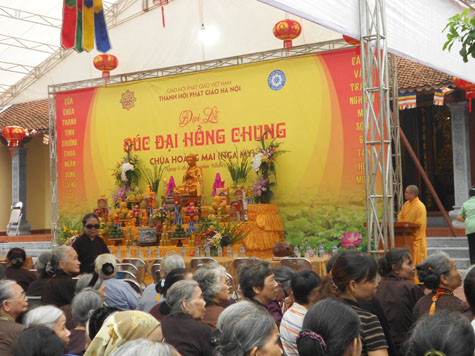 Lễ đúc đại hồng chung diễn ra với sự góp mặt của chính quyền địa phương, các ban ngành đoàn thể, đại diện Giáo hội Phật giáo Việt Nam, Thành hội Phật giáo Hà Nội cùng đông đảo chư tôn, tăng ni, phật tử gần xa.
