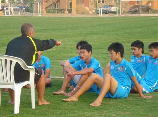 HLV Guillaume nhắc nhở các học trò