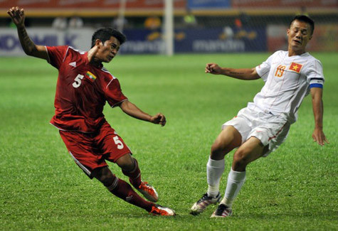 U.23 Myanmar (áo đỏ) luôn biết cách vượt qua những thời điểm khó khăn U.23 Myanmar (áo đỏ) luôn biết cách vượt qua những thời điểm khó khăn