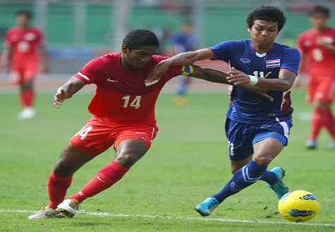 U.23 Singapore liên tục làm chao đảo hàng phòng ngự của U.23 Thái Lan